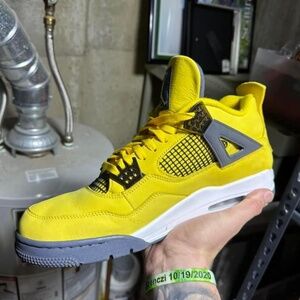 Jordans Retro 4 Lightning